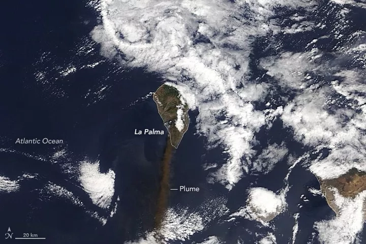 Landsat imagery of the  Cumbre Vieja eruption.