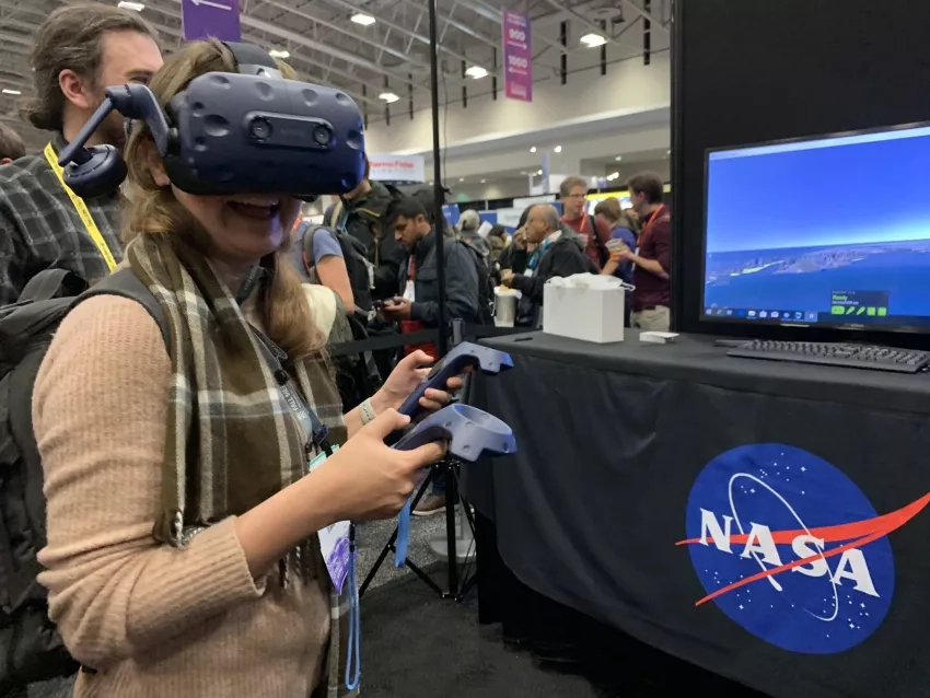An attendee of the American Geophysical Union (AGU) Fall Meeting trying out a demo of the VR disasters viewer application. Credit: Shayna Skolnik