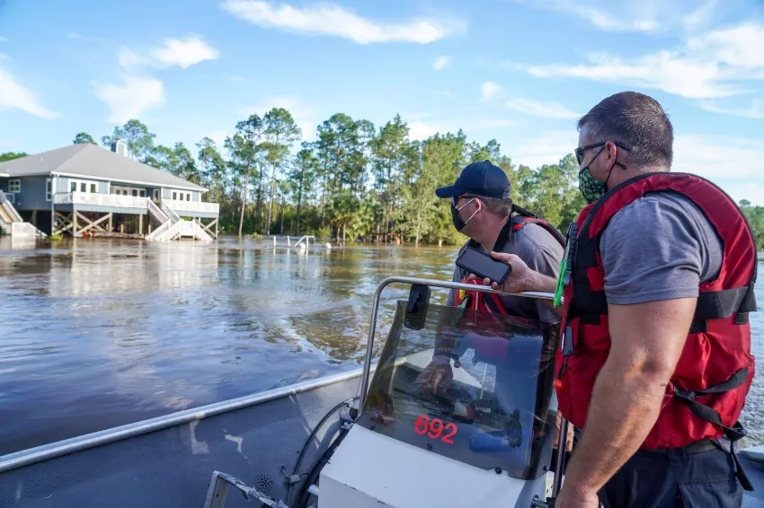 FEMA responders surveying flooded areas. Credits: FEMA