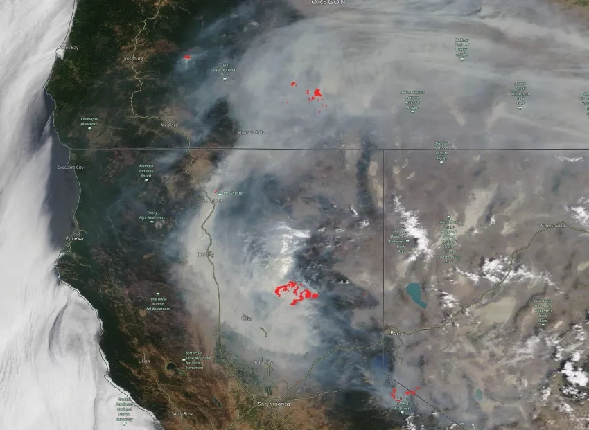 MODIS smoke data and VIIRS hot spots from the Dixie fire. 