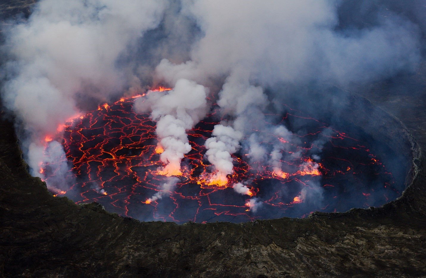 Mt. Nyiragongo Lava Pool. Credits: Cai Tjeenk Willin (CC BY-SA 3.0)
