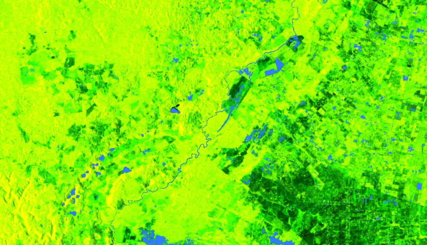 An NDWI waterbody mask derived from Landsat-8 OLI cloud-masked imagery from March-May 2019-2021 is shown in blue at 10-meter resolution over Mexico, Belize, and Guatemala. The ALOS-PALSAR-2 fine-beam L-band false color composite includes Refined Lee speckle filtered HV, HH, HH/HV bands. Darker and brighter green hues represent to low and high backscatter, respectively. Differentiating between open water, like the Hondo River, from vegetated inundation is important when distinguishing inundation by land cove
