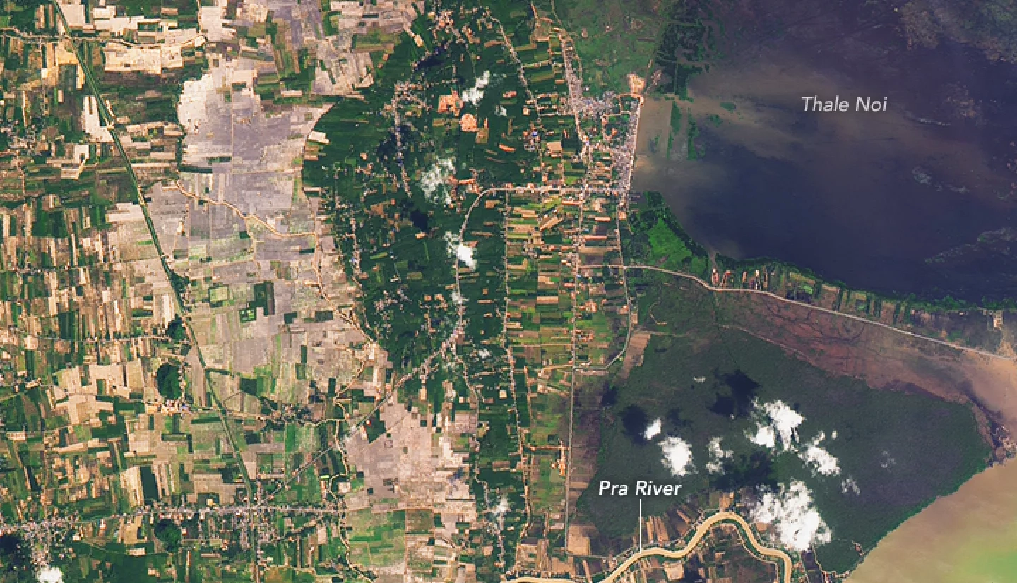 The Operational Land Imager (OLI) on the Landsat 8 satellite captured this image of flooded land near the Pra River on January 9, 2017.