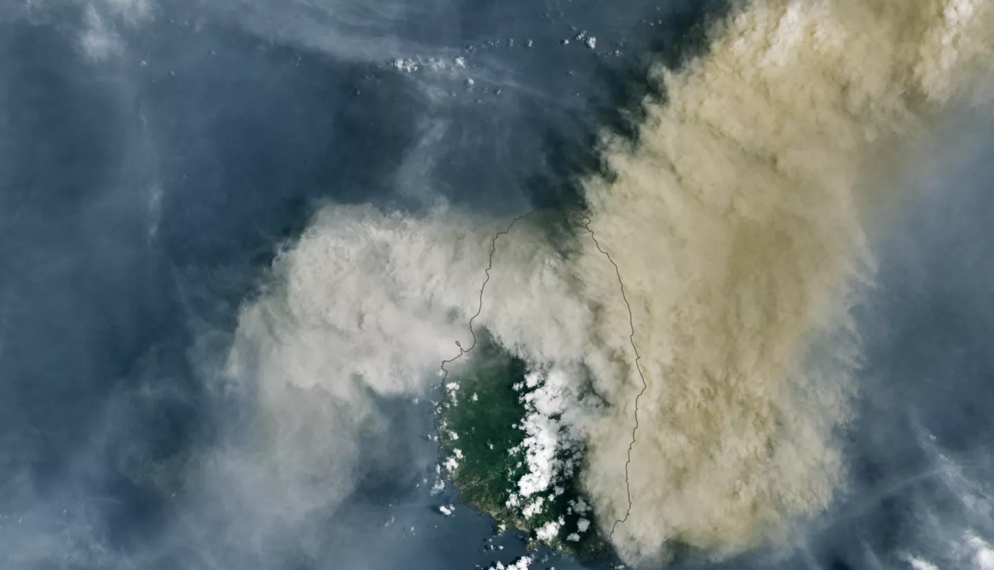 Landsat image of La Soufriere eruption