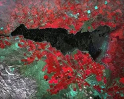This image shows the mixed environments near the American Falls Reservoir throughout the year, blended using 2022 summer and winter NDVI false-color composites derived from Landsat 8 OLI and overlaid by a hillshade from SRTM. The white color indicates snowpack in the mountain wilderness, the primary water resource for agriculture and habitats near the reservoir. Bright red denotes marshes and irrigated farms, essential resources for wildlife animals and humans living in Southern Idaho.