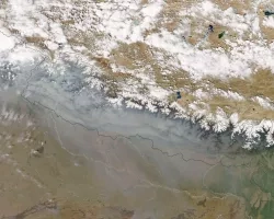 Smoke flumes from fire hovers over Nepal